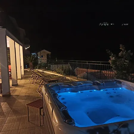 Dionos With Jacuzzi 펜션 아소스