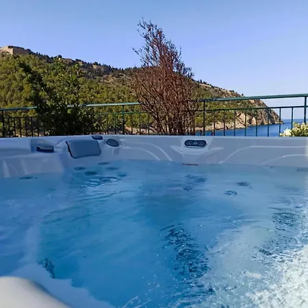 Dionos With Jacuzzi Nyaraló