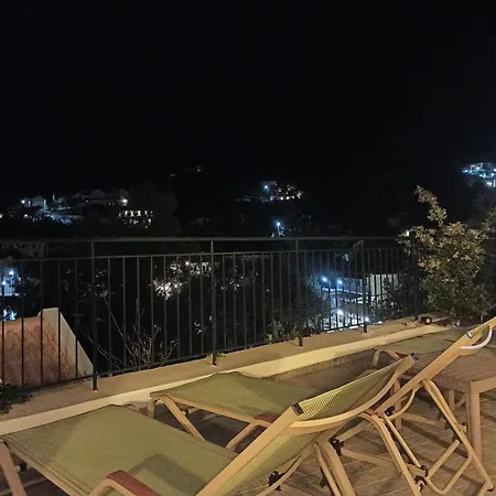 Dionos With Jacuzzi Case de vacanță Asos