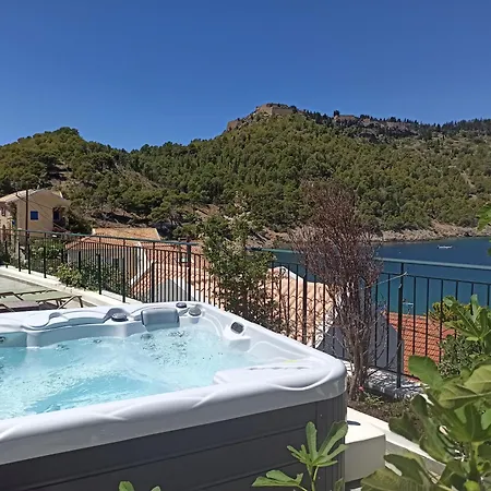 Dionos With Jacuzzi *