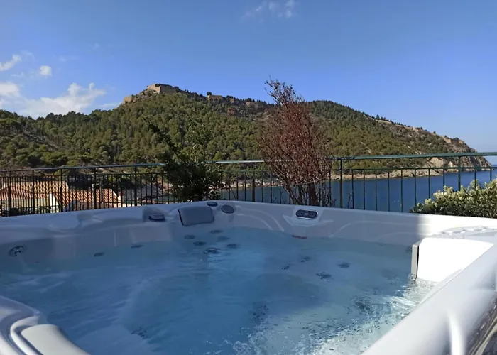 Dionos With Jacuzzi * אסוס